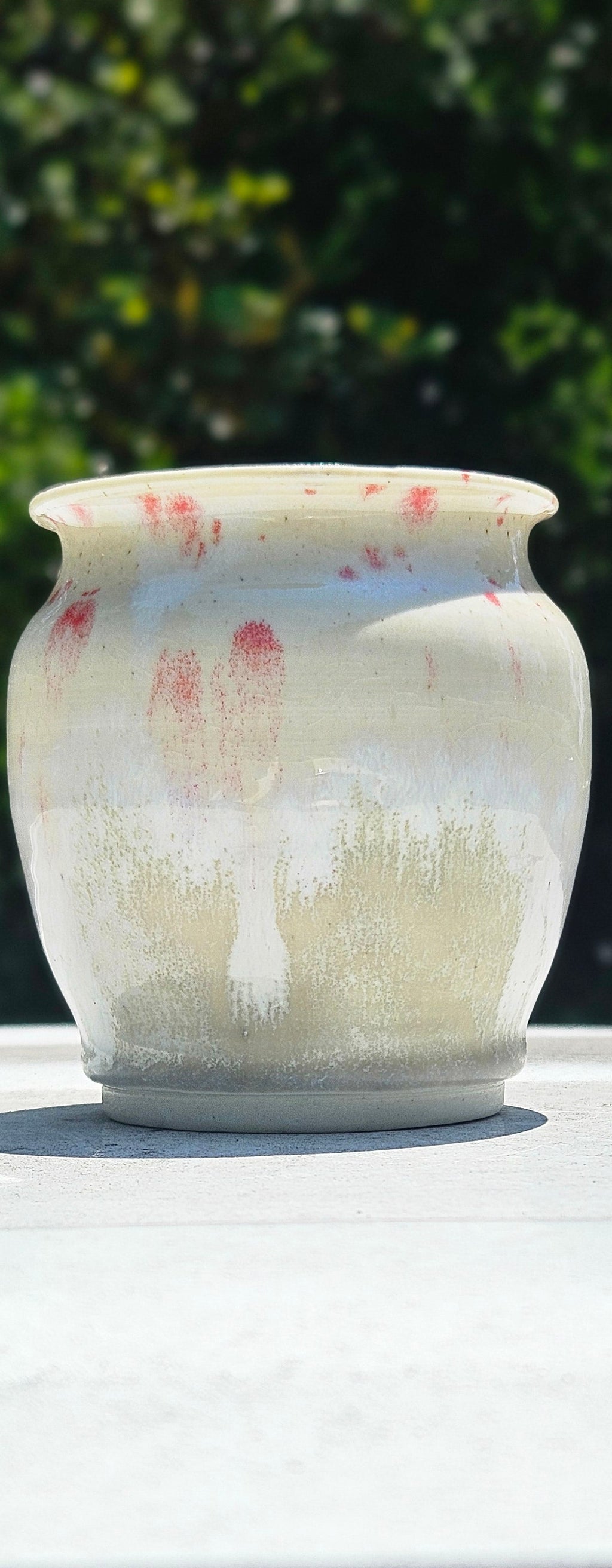 Round Vase in White